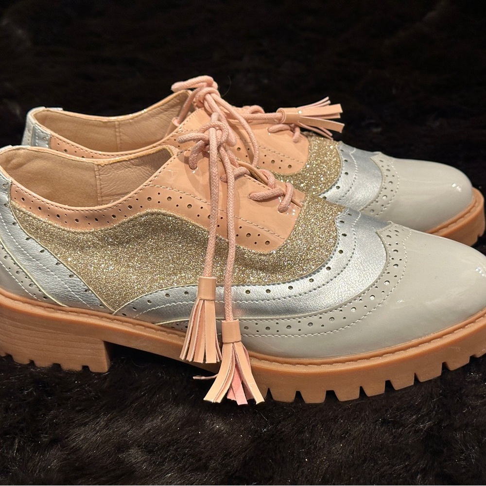 Stylish Women's Oxford Shoes in Pink and Gold